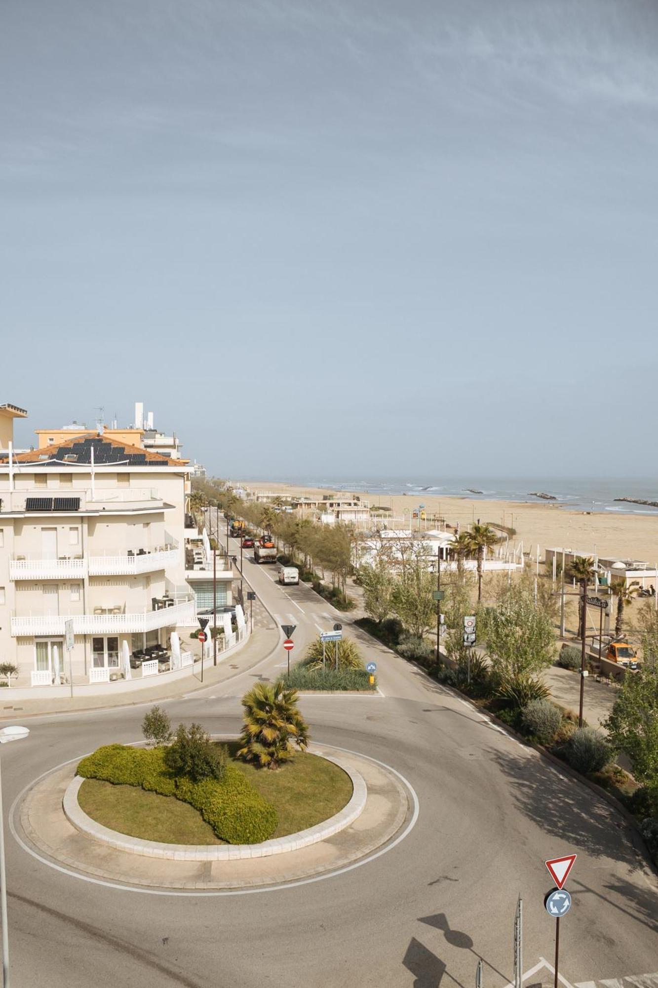 Gabbiano Apartments Rimini Exterior photo