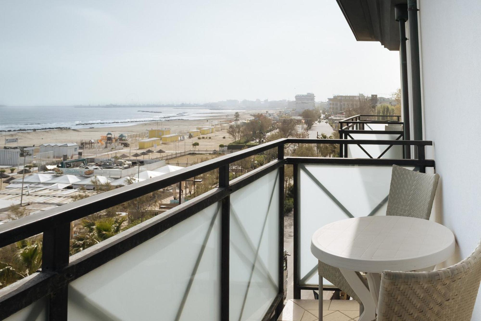 Gabbiano Apartments Rimini Exterior photo