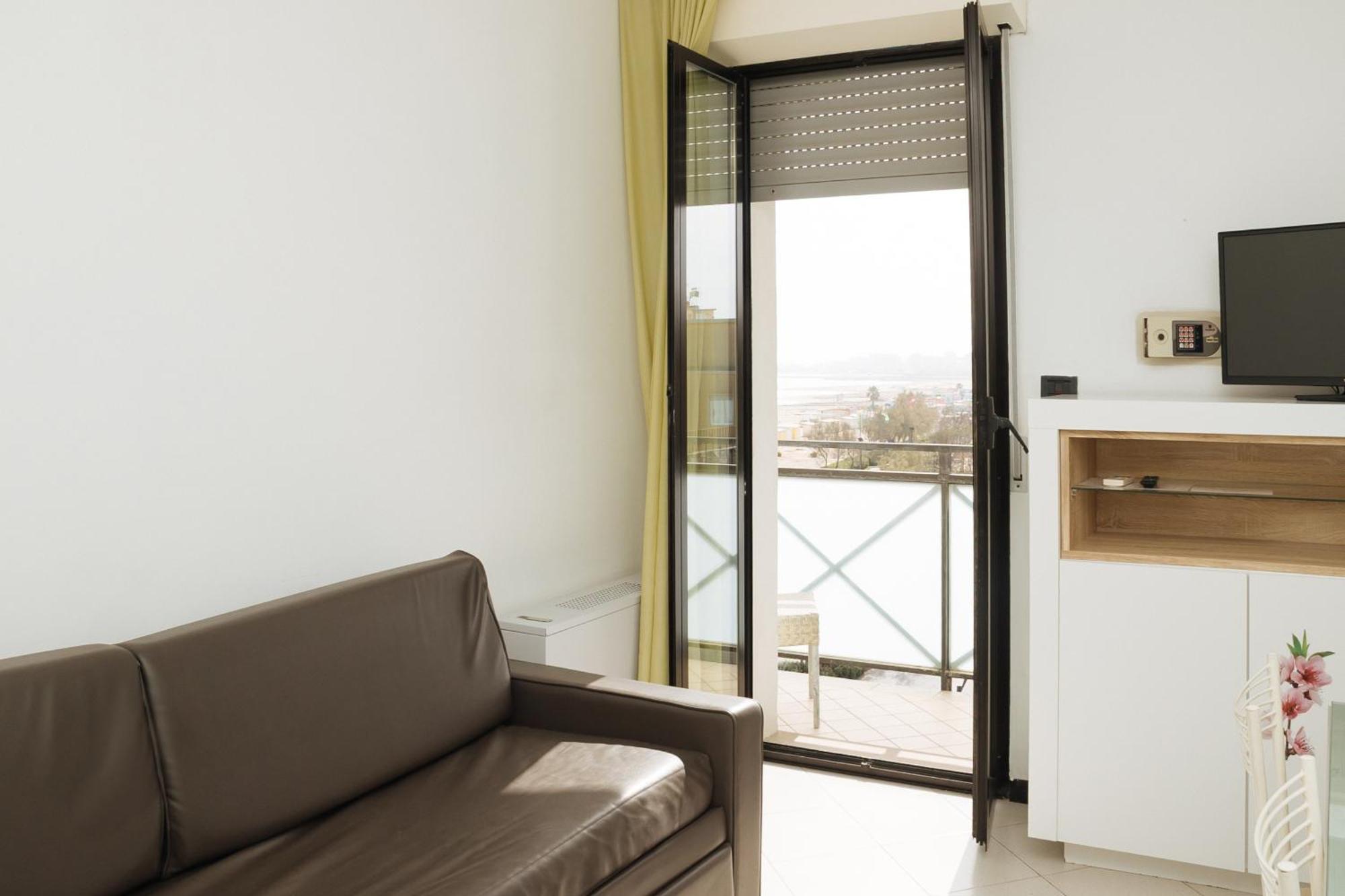 Gabbiano Apartments Rimini Exterior photo
